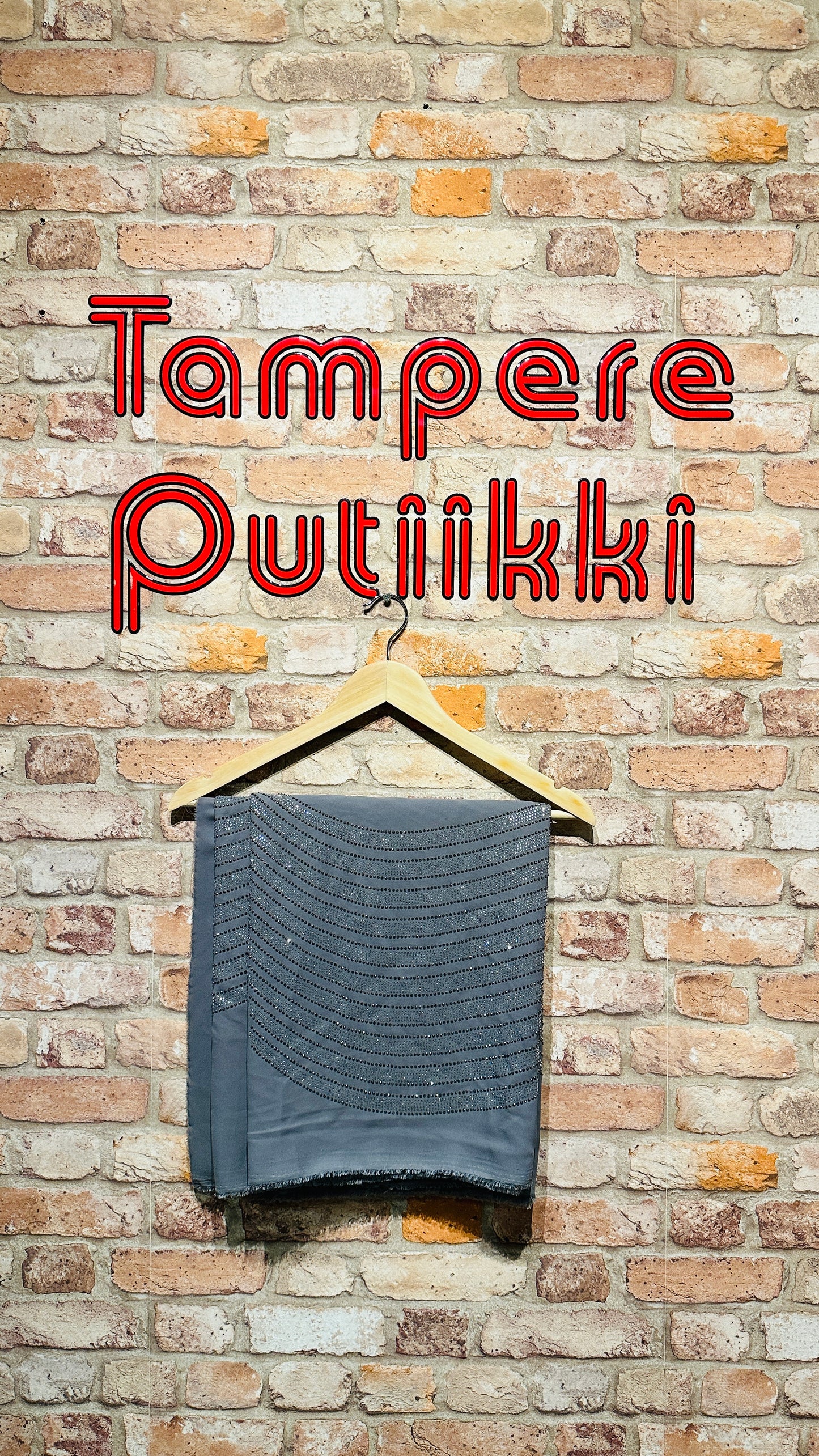 Harma pohja ja hematitti ja kirkas kivi