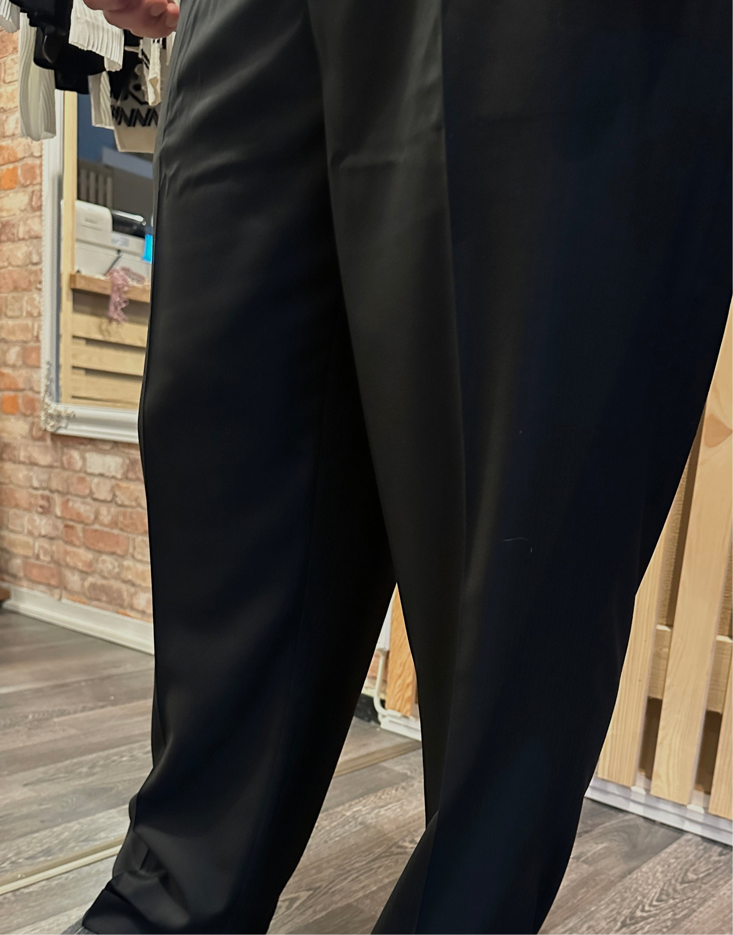 Kaksi vekkiä tumma himma raita housut