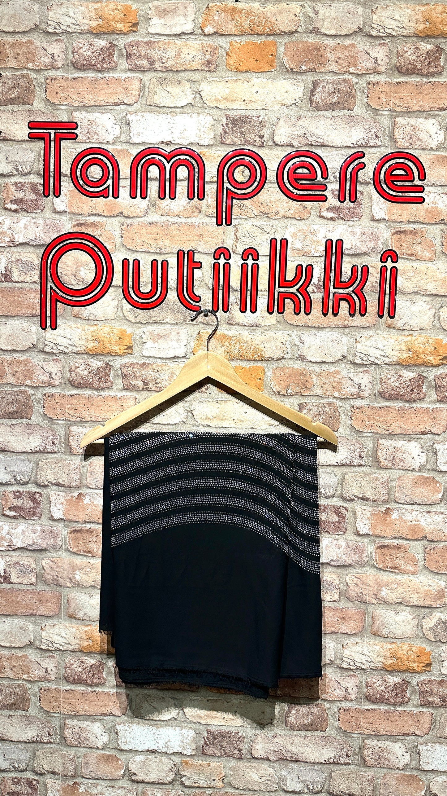 Musta Pohja ja Kirkas ja hematite Kivi
