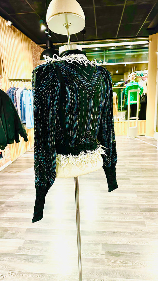 Musta: hematite ja Sateenkaari kivi￼