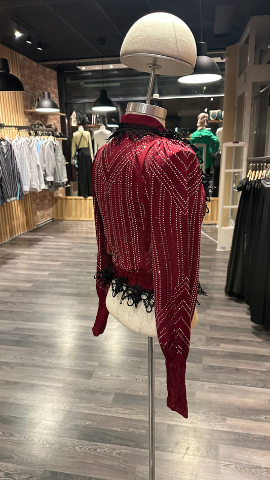 Viini punainen kirkas ja punainen kivi