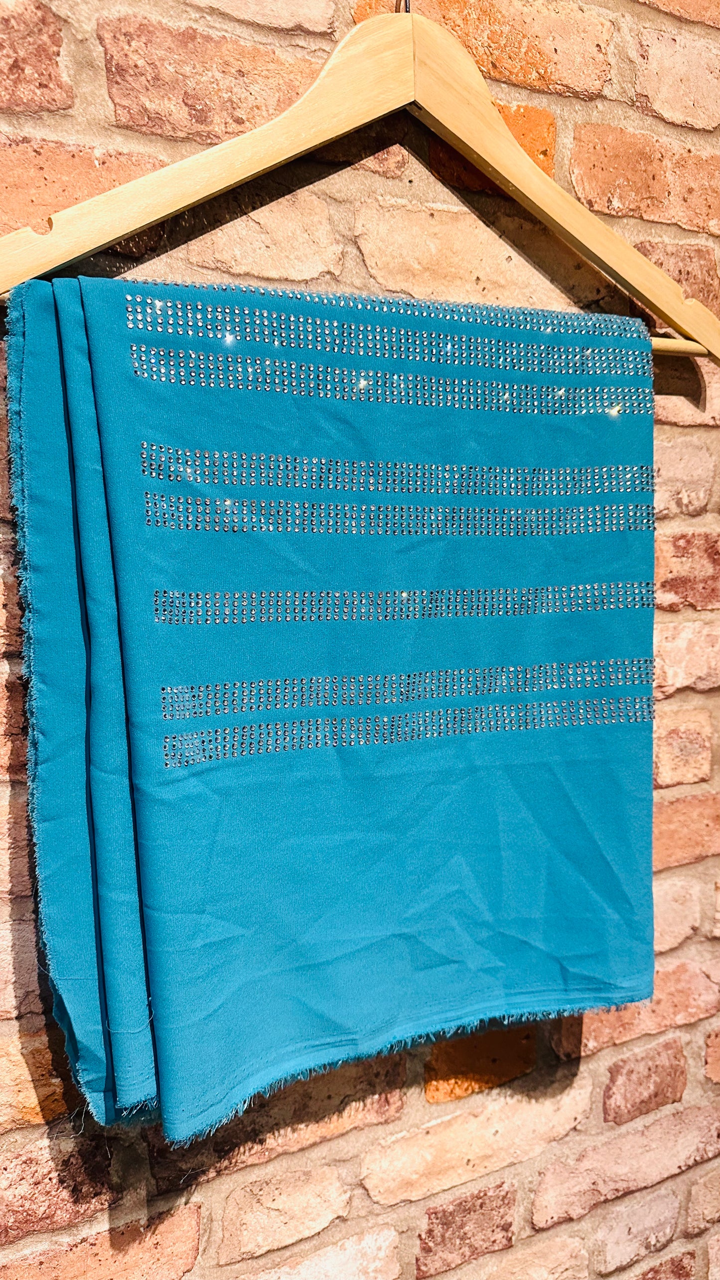 Turqoosi pohja ja Kirkas kivi